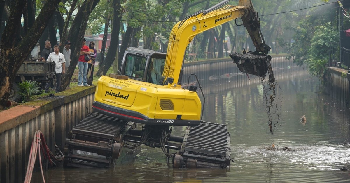 Cegah Genangan, Pemkot Pontianak Rutin Keruk Parit Tokaya dan Optimalkan Pompa Air