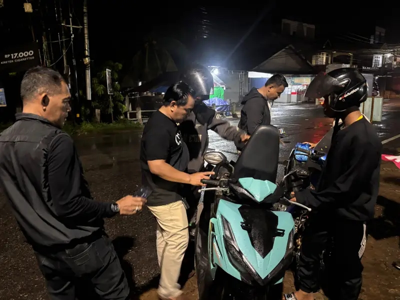 Bikin Jantungan Tengah Malam! Kendaraan Mendadak Dicegat di Kuala Dua, Ternyata Polisi Buru Sasaran Mengerikan Ini