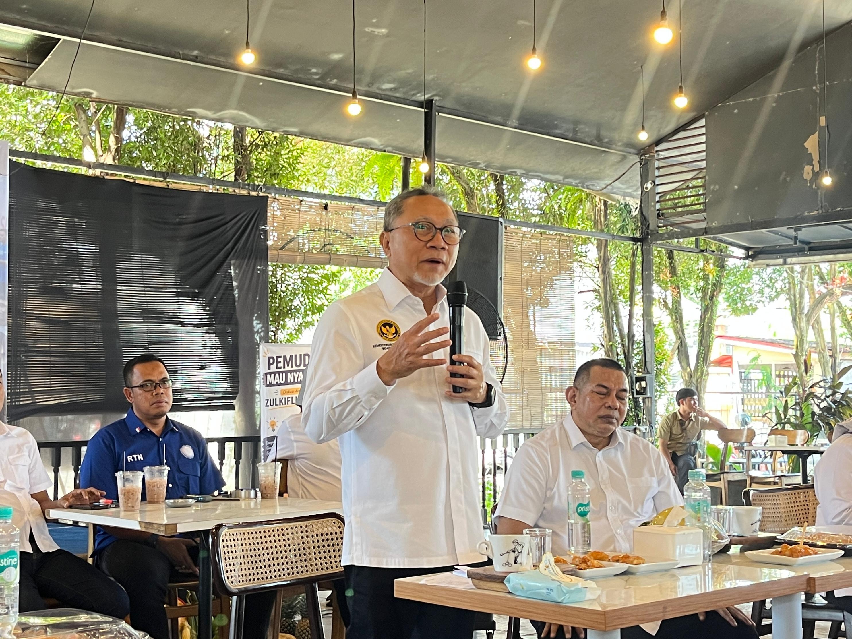 Di Aming Coffee Pontianak, Zulhas Beberkan Efek Domino Program Makan Bergizi Gratis Bagi Ekonomi Daerah