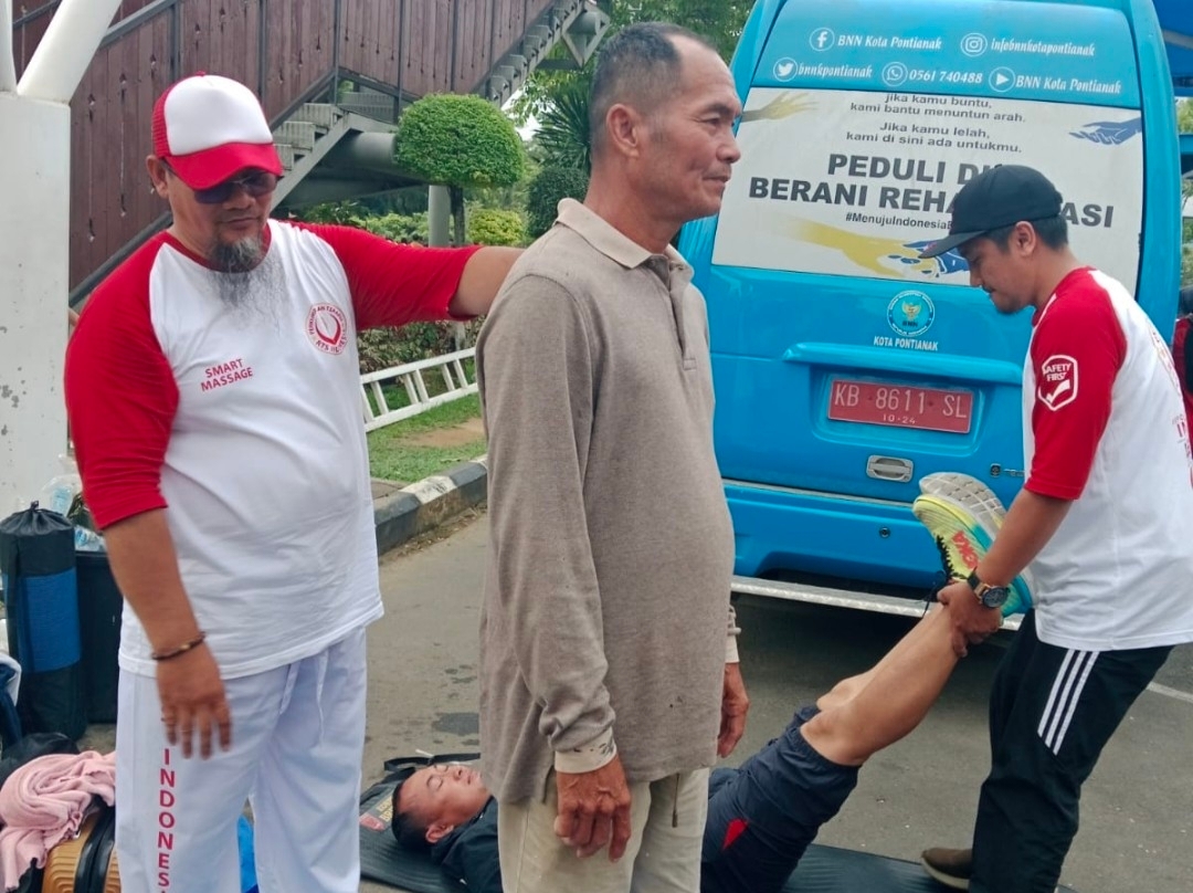 Peduli Kesehatan Warga, RTS Pontianak Gelar Terapi Tulang dan Sendi Gratis di Kawasan CFD Ayani Mega Mall