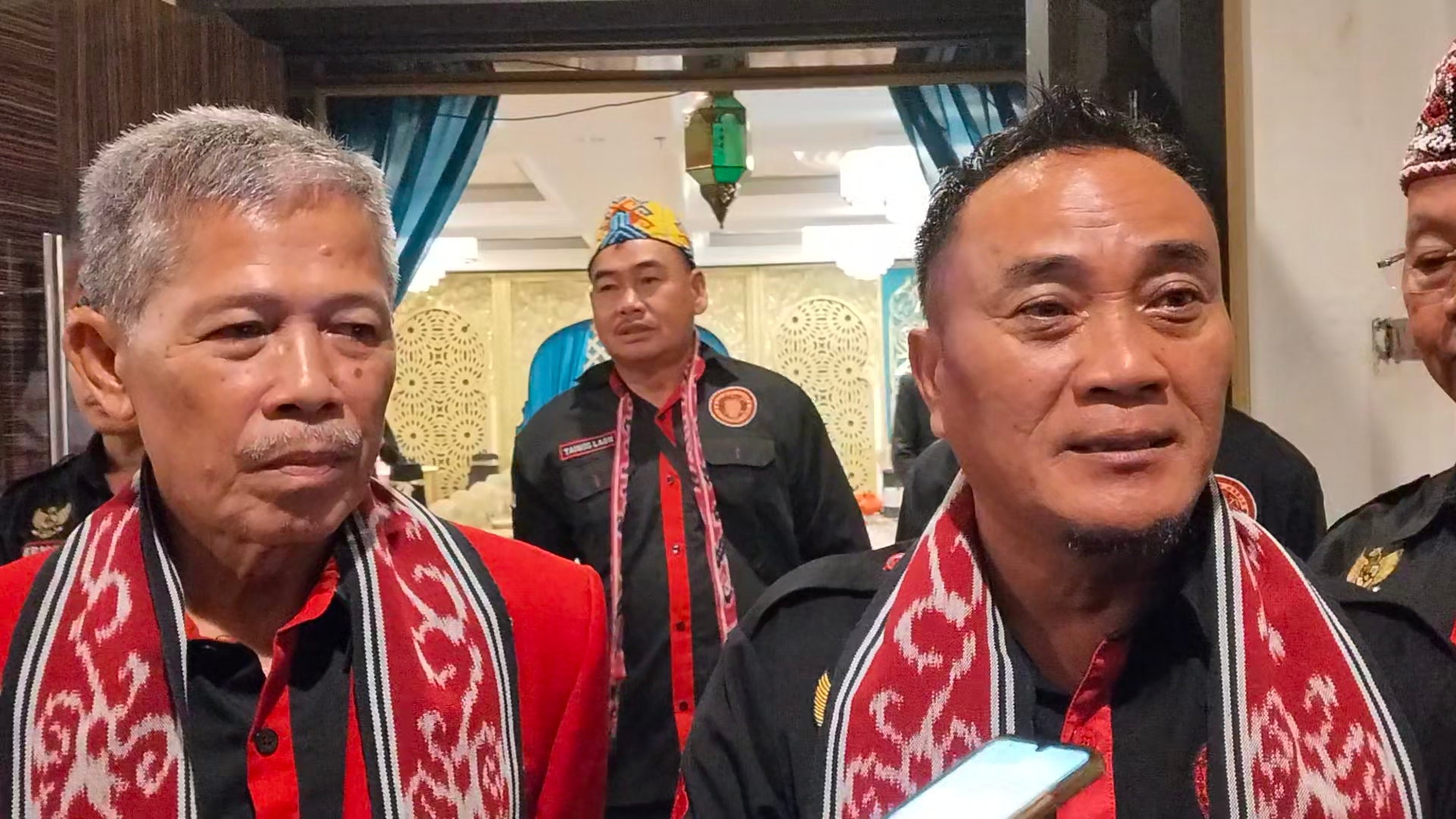 Resmi Dilantik, Ketua Mangkok Merah Iyen Bagago Tegaskan Komitmen Sinergi Jaga Tradisi dan Keamanan Kalbar