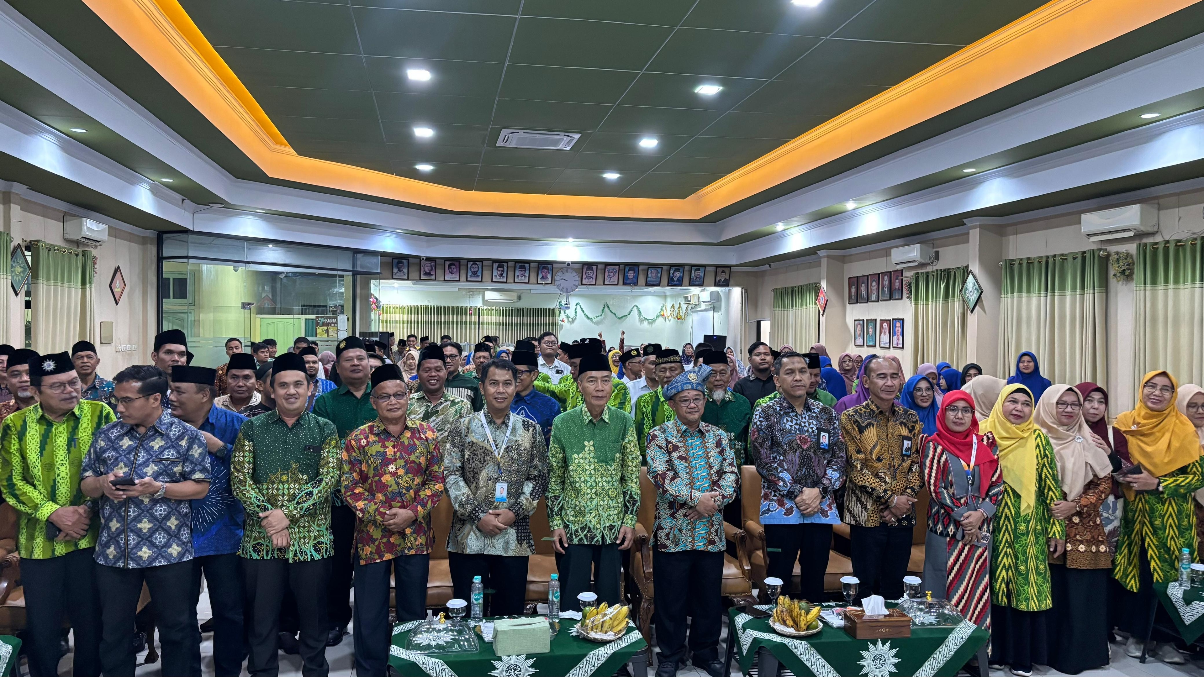 Hadiri Dialog Bersama Guru Muhammadiyah Kalbar, Mendikdasmen Bahas Starlink hingga Guru Sekolah 3T