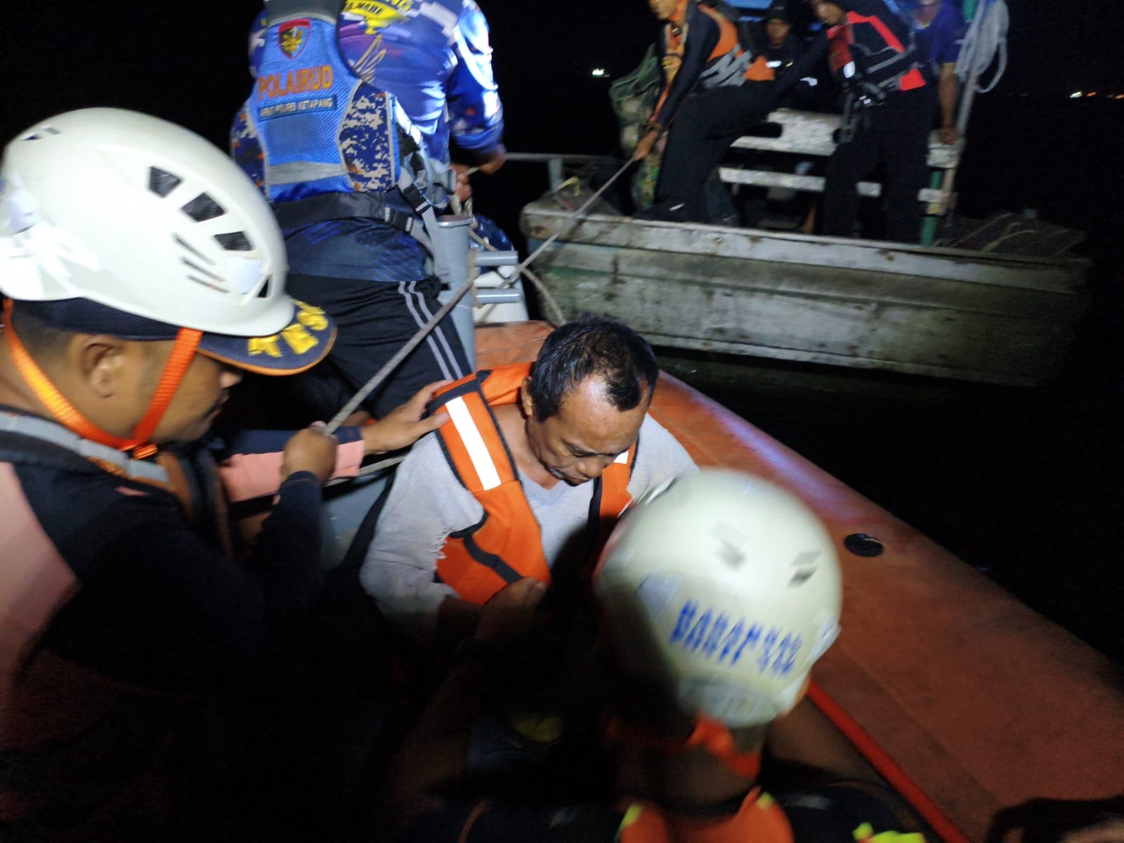 Motor Klotok Mati Mesin di Muara Ketapang, Tim SAR Evakuasi Satu ABK dengan Selamat