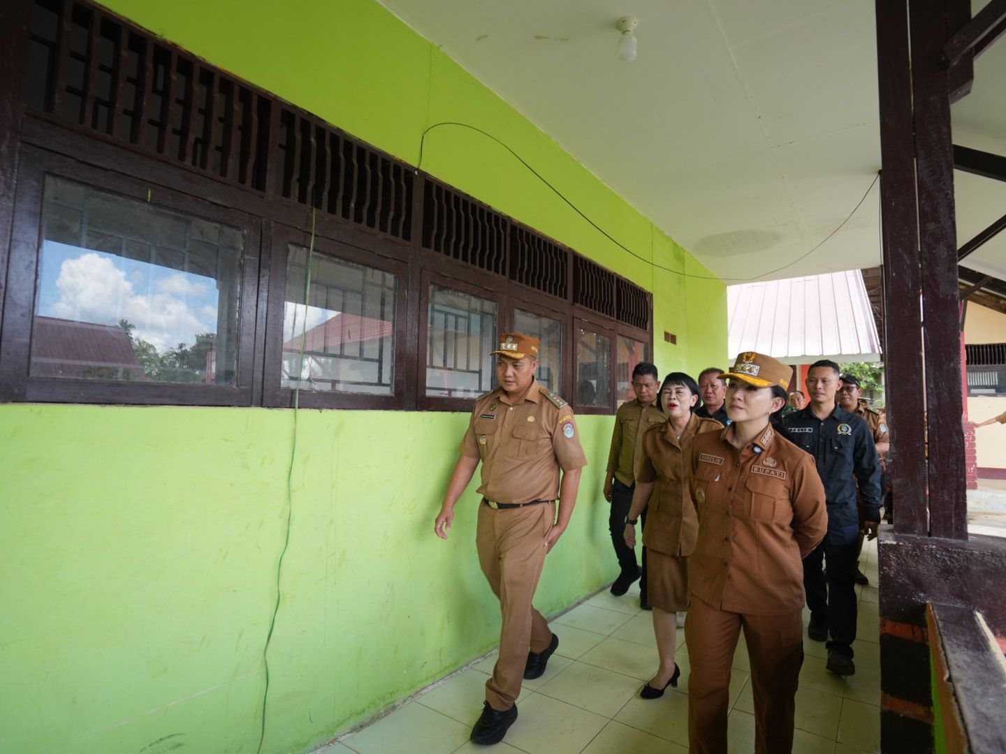 Perjuangkan Dana Pusat untuk SMPN 3 Sompak, Bupati Karolin Minta Guru Tak Jadikan Fasilitas Alasan Penurunan Kualitas