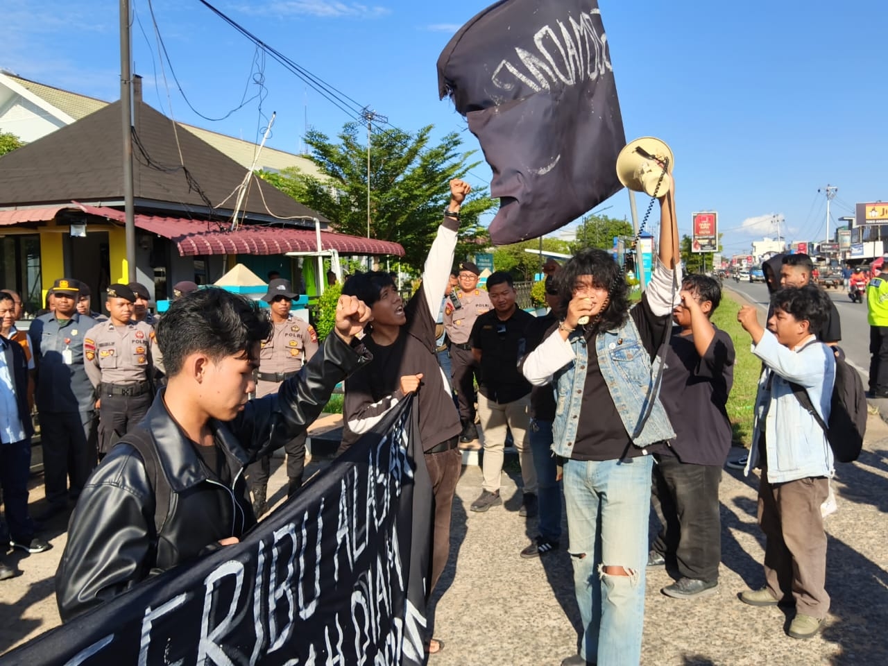 Solmadapar Desak PLN Kalbar Berikan Kompensasi atas Pemadaman Listrik