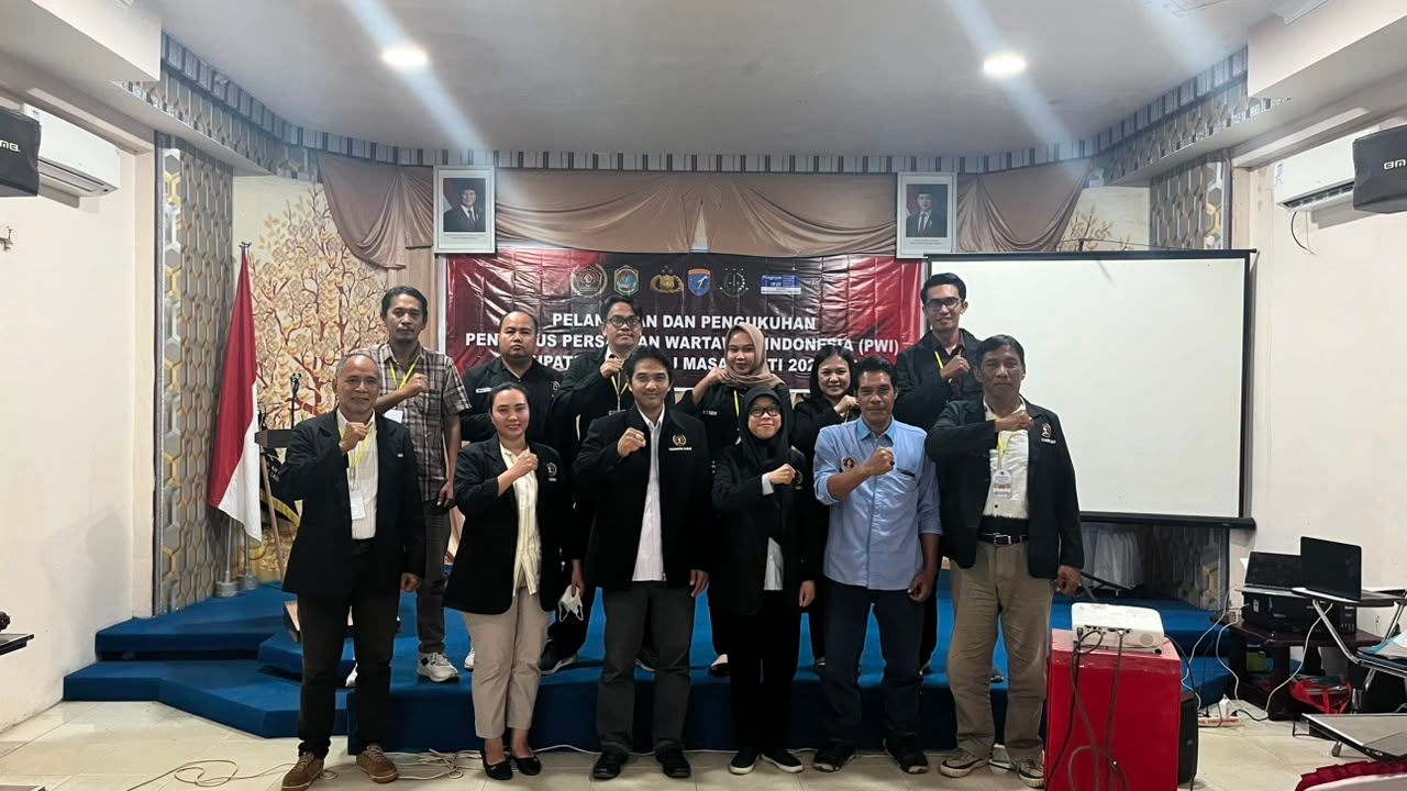 Dina Mariana Nakhodai PWI Kabupaten Sekadau Masa Bakti 2026-2029