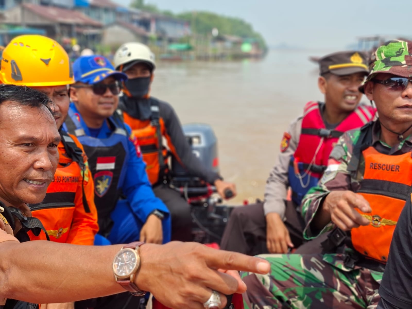 Tim SAR Gabungan Cari Korban Diduga Tenggelam di Sungai Sambas Besar