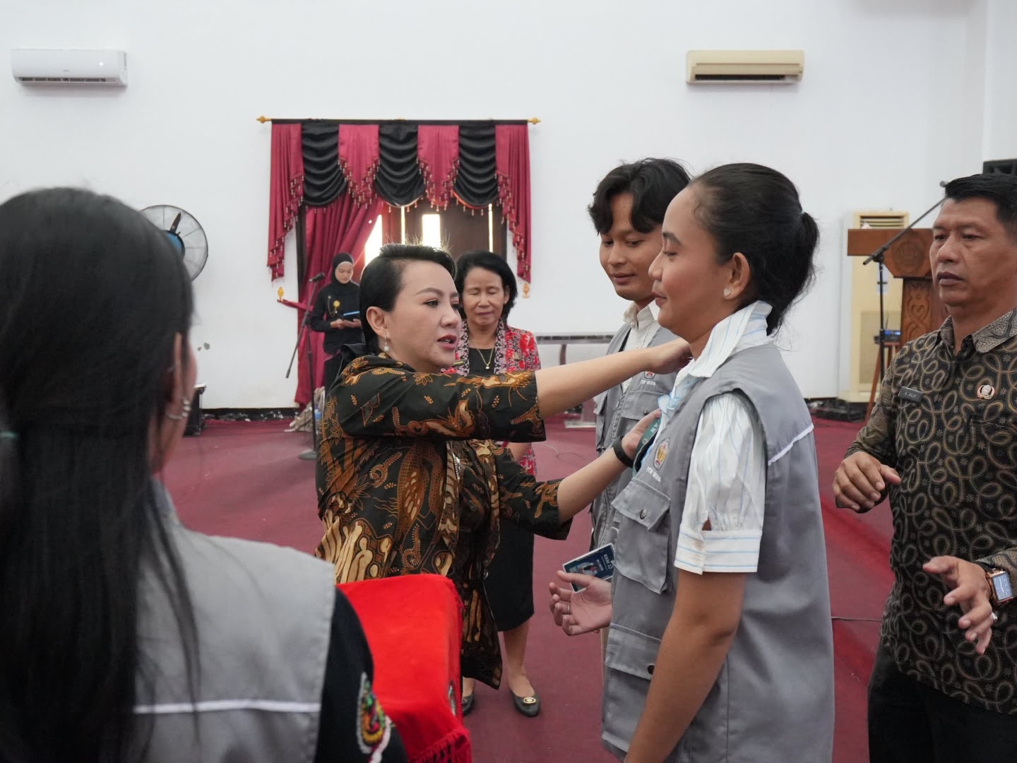 Tutup KKM FISIP Untan di Kabupaten Landak, Karolin Margret Natasa Dorong Mahasiswa Bawa Aksi Nyata