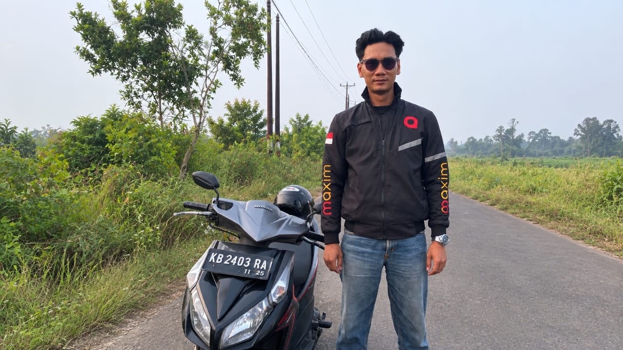 Kabut Asap Mulai Ganggu Aktivitas Pengemudi Ojol di Pontianak