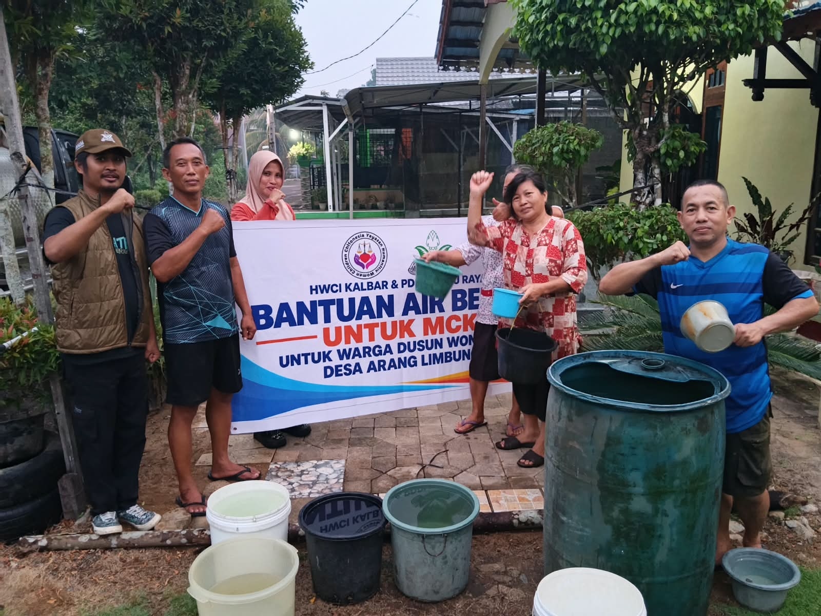 Pemuda Muhammadiyah Kubu Raya Salurkan Air Bersih untuk Warga Wonodadi