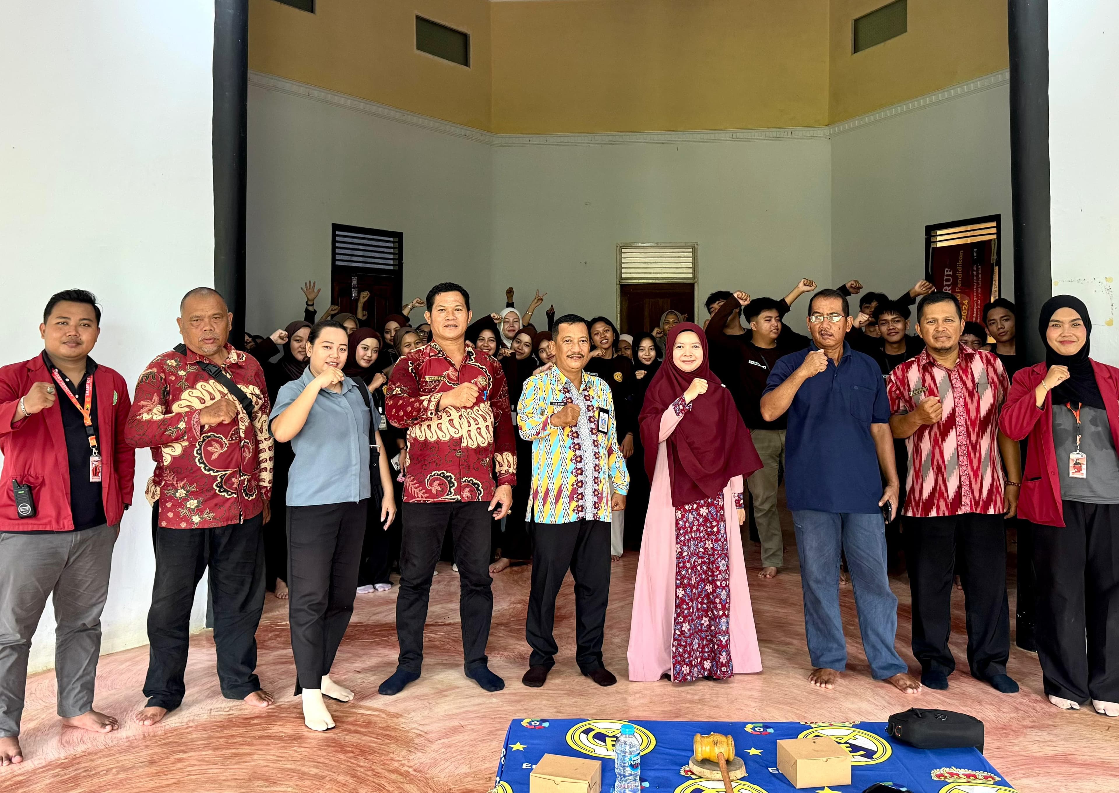 70 Mahasiswa FKIP UM Pontianak Gelar Kemah Bakti di Mempawah, Fokus Tingkatkan Mutu Pendidikan