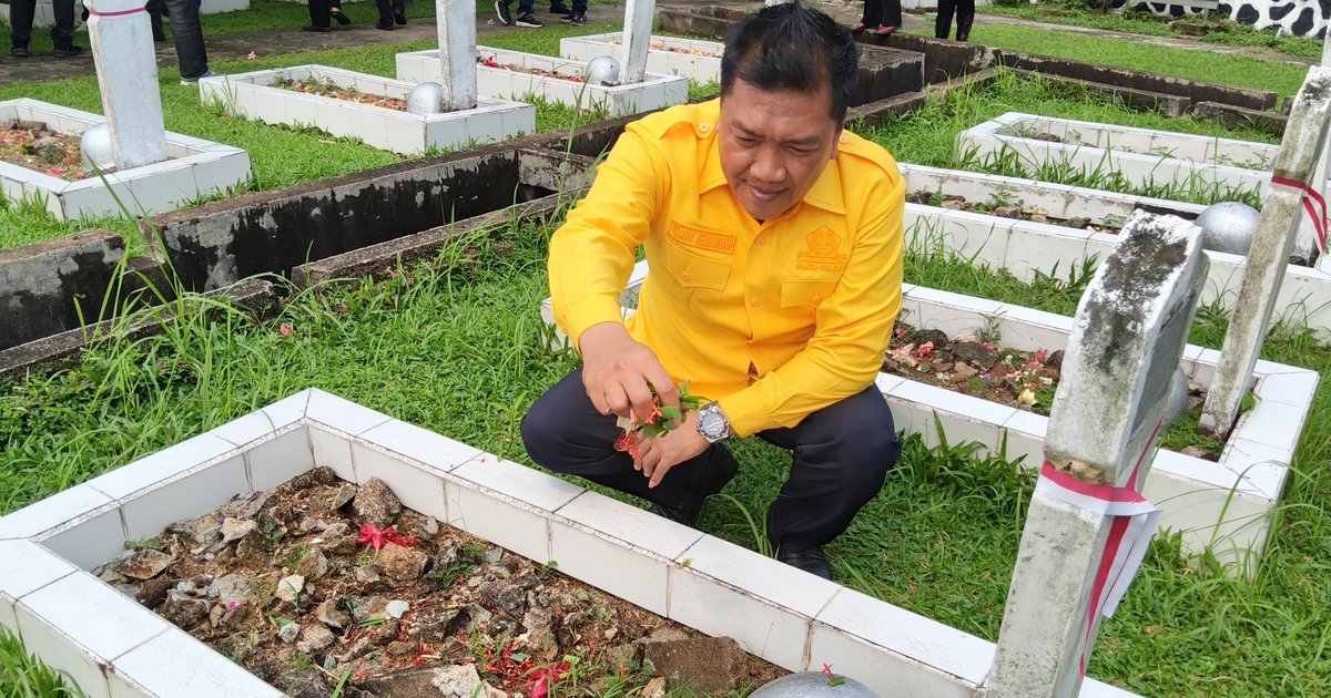 Golkar Kubu Raya Tabur Bunga Peringati HUT ke-62, Siapkan Tasyakuran dan Aksi Sosial