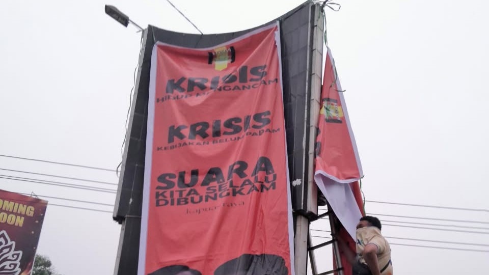 Bentangkan Spanduk Kritik Karhutla di Simpang Lima, IMM Kapuas Raya Soroti Kegagalan Pemerintah