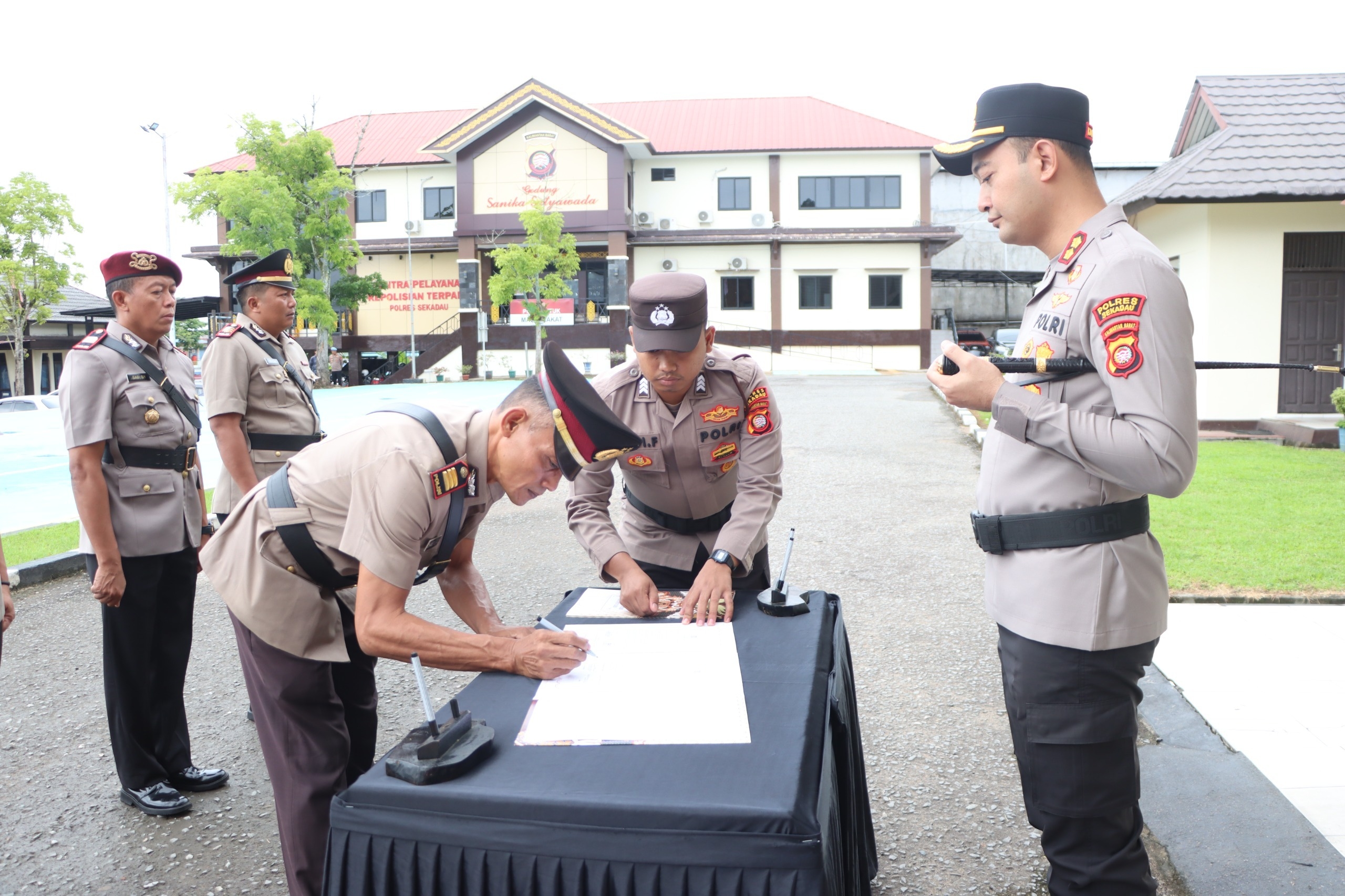 Rotasi Pejabat Polres Sekadau: Kapolres Pimpin Langsung Sertijab Tiga Posisi Strategis
