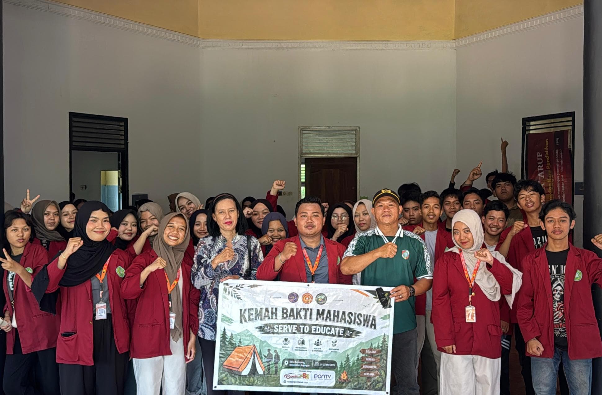 Kepala Desa Kepayang Apresiasi Kegiatan Kemah Bakti Mahasiswa FKIP UM Pontianak