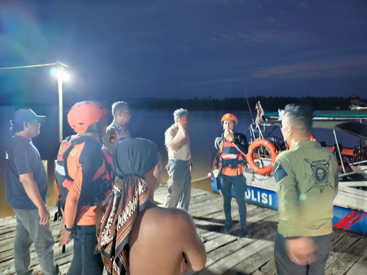 Tim SAR Gabungan Cari Korban Hilang Akibat Sampan Terbalik Saat Memancing di Sungai Laut Tanjung Bunga