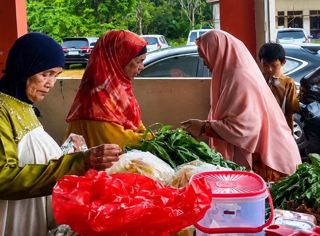 Panitia Pembangunan Masjid Muhammadiyah Kubu Raya Galang Dana dengan Jual Sayuran dan Produk UMKM