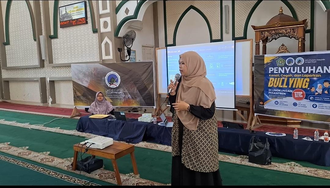 Mts Khulafaur Rasyidin Hadirkan Dosen FH Untan, Bekali 400 santri Edukasi Hukum Pencegahan Bullying