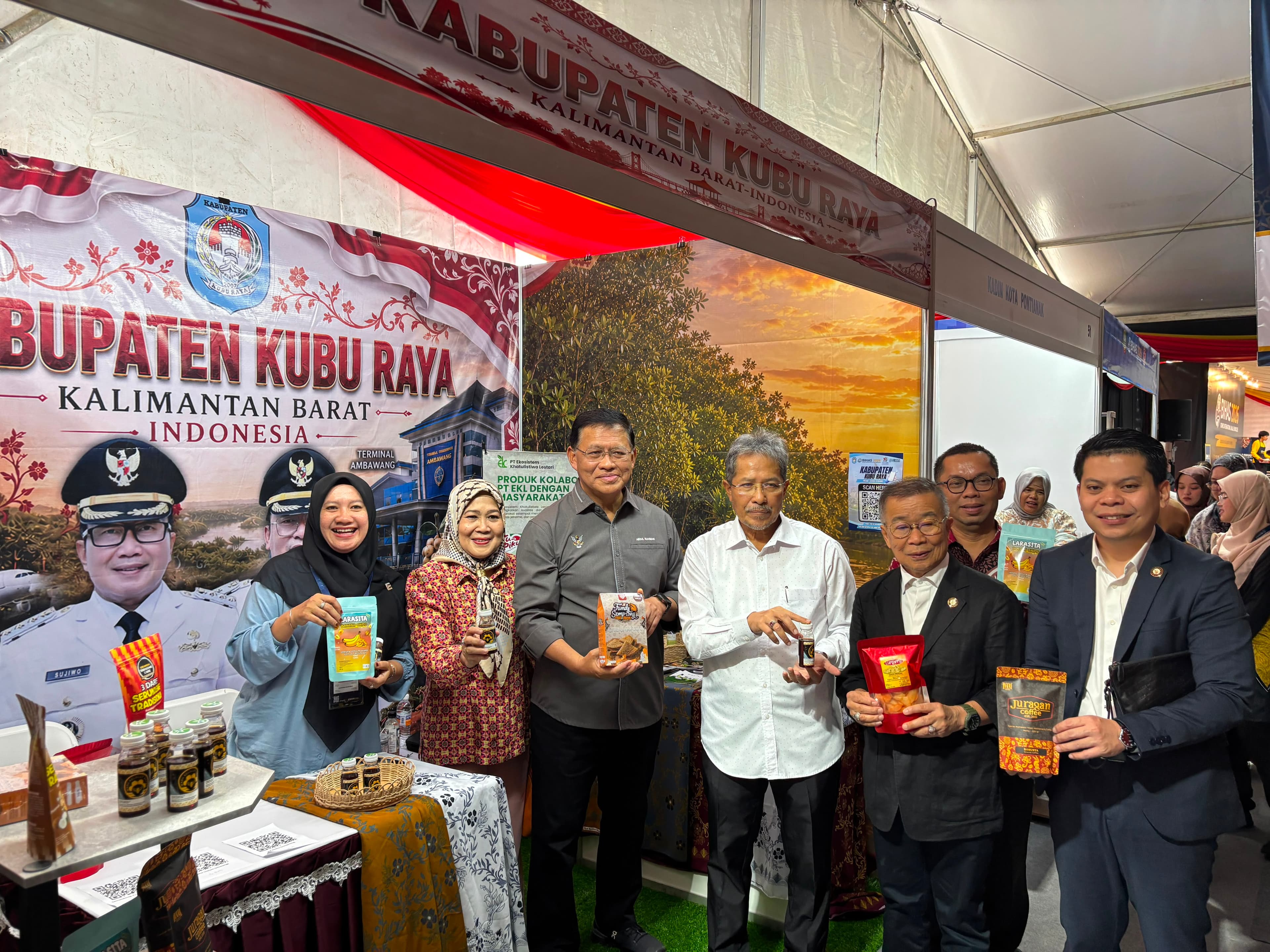Perumda Aneka Usaha Menanjak Bahagia Promosikan Produk UMKM Kubu Raya di Borneo International Halal Showcase 2026