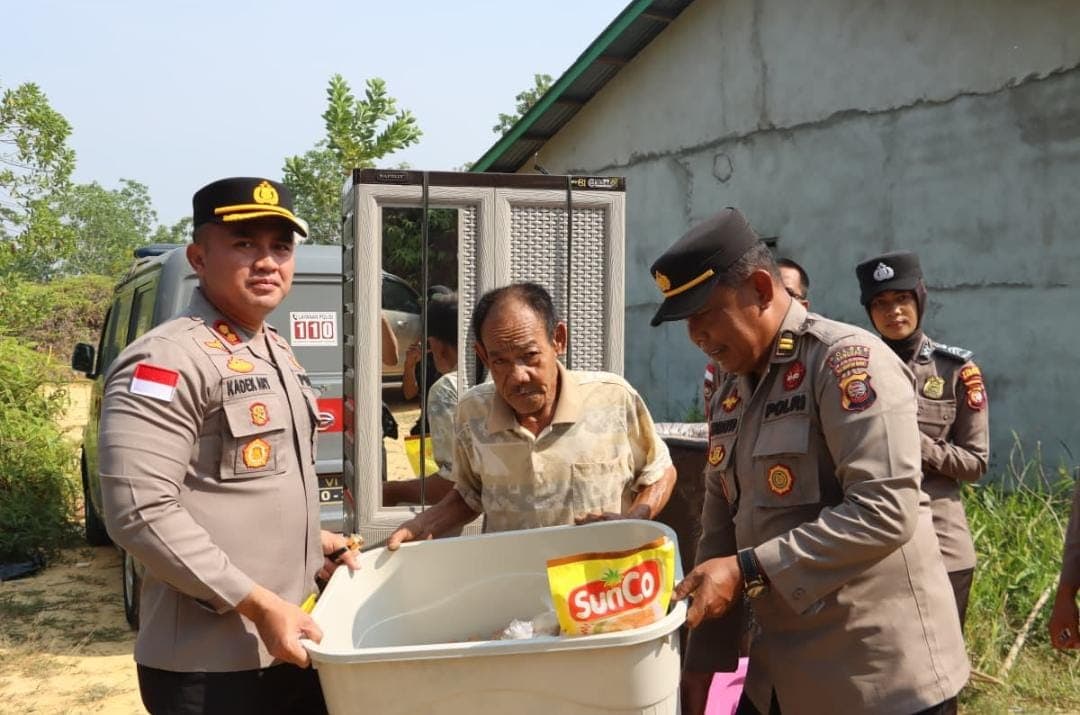 Polres Sanggau Gelar Bakti Sosial di Sabang Merah, Perkuat Kedekatan dengan Masyarakat