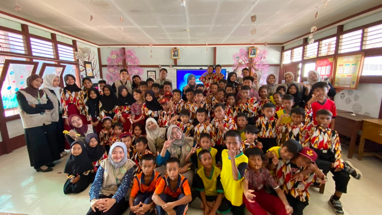 Mahasiswa KKL IAIN Pontianak Edukasi Perlindungan Diri Siswa SD Negeri 14 Segedong