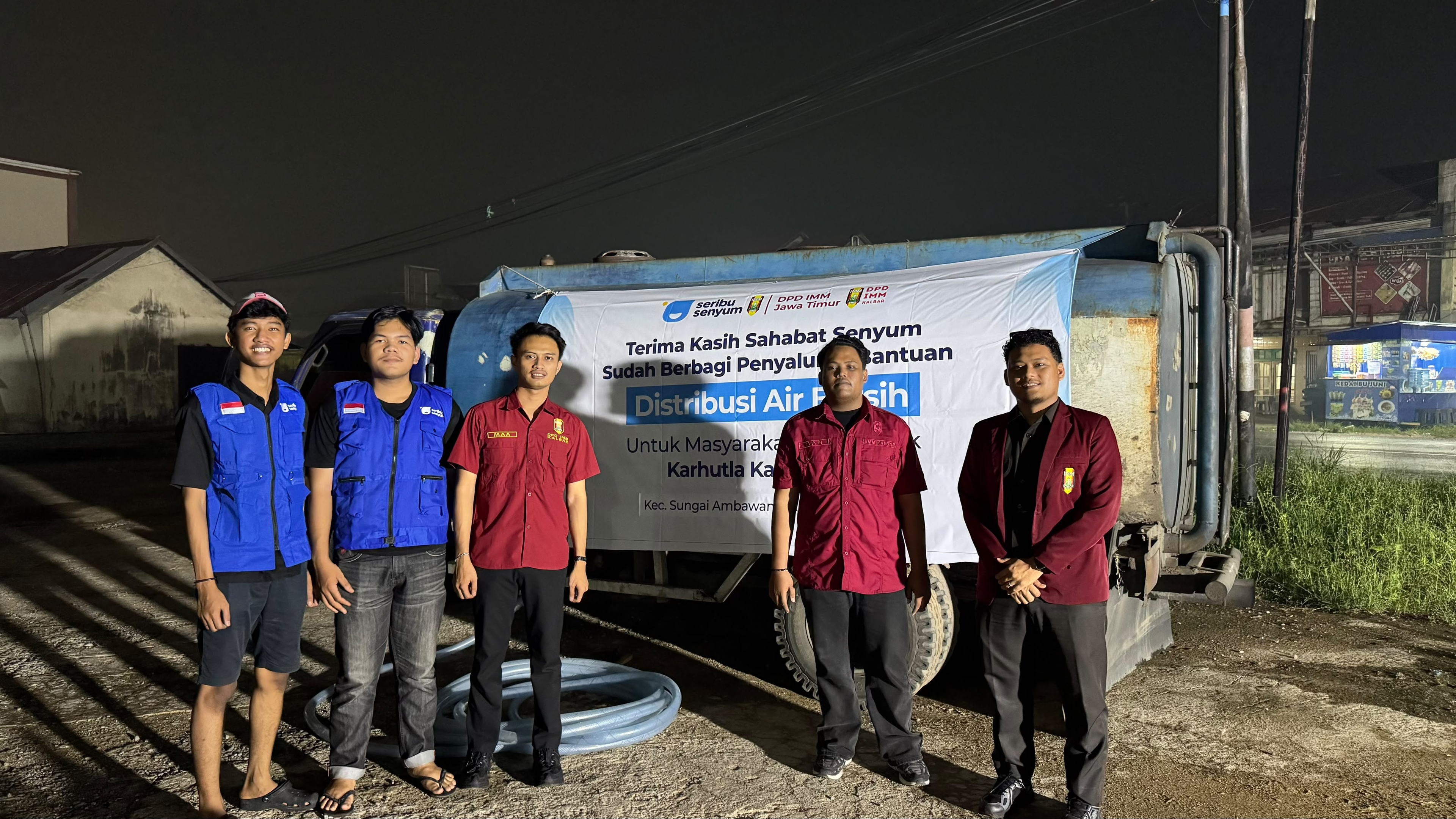 DPD IMM Kalbar dan Jatim Distribusikan Air Bersih Layak Konsumsi untuk Warga Terdampak Karhutla