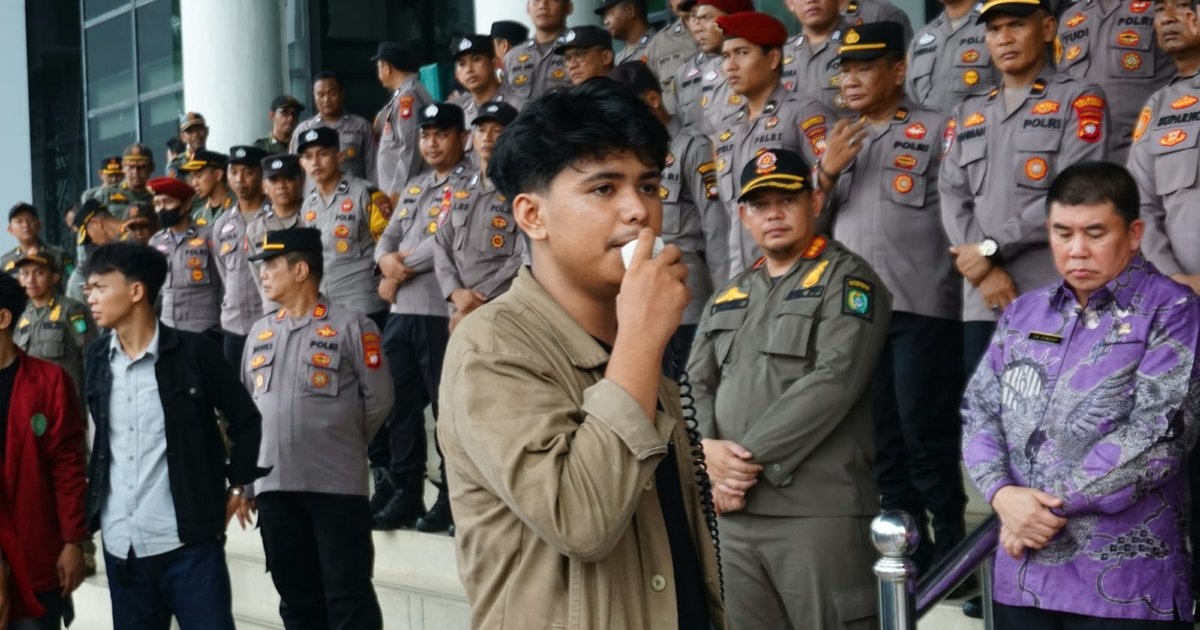 BEM-SI Kalbar Menggugat di Kantor Gubernur, Desak Pemerintah Transparan Tangani Karhutla